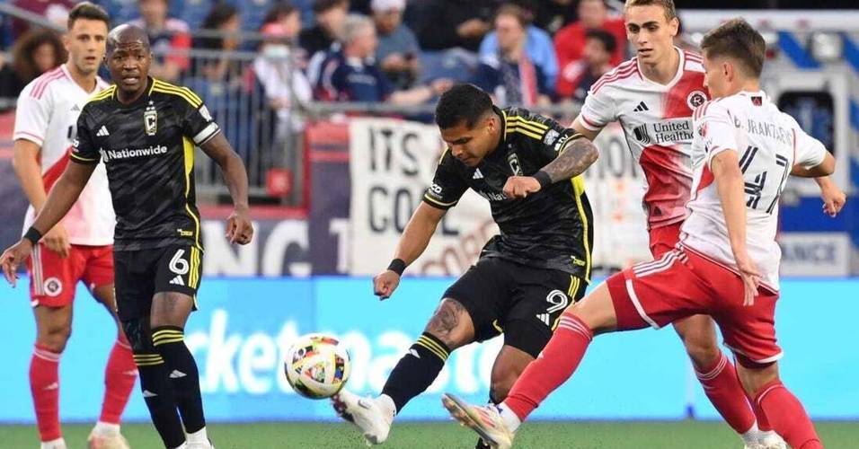 热门对决:国际足坛精彩赛事一触即发 热门对决:国际足坛精彩赛事一触即发