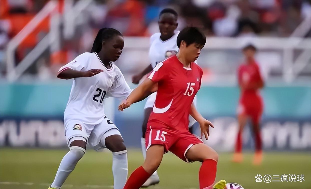 无比激烈的足球比赛,女选手展现出色表现 无比激烈的足球比赛,女选手展现出色表现