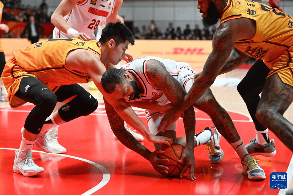 江苏男篮击败对手,实现了反超胜利 江苏男篮击败对手,实现了反超胜利