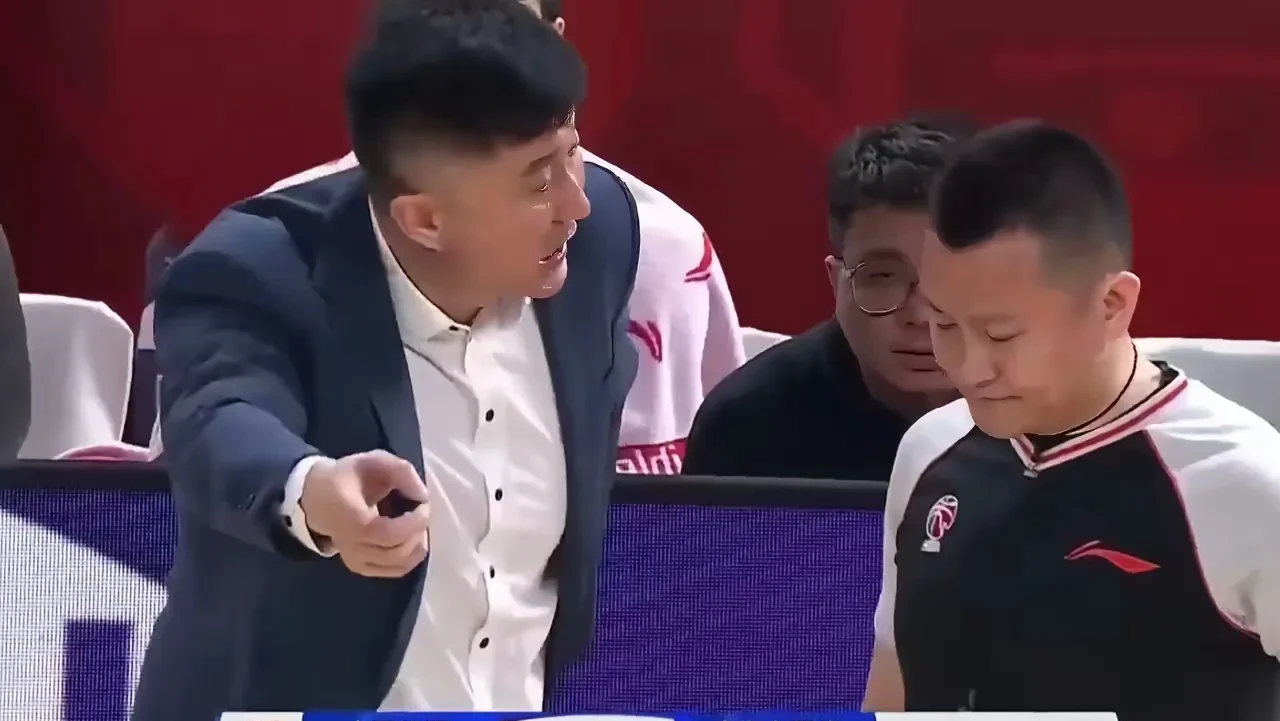 瑞士联赛季后赛事精彩不断,球队竞争激烈 瑞士联赛季后赛事精彩不断,球队竞争激烈