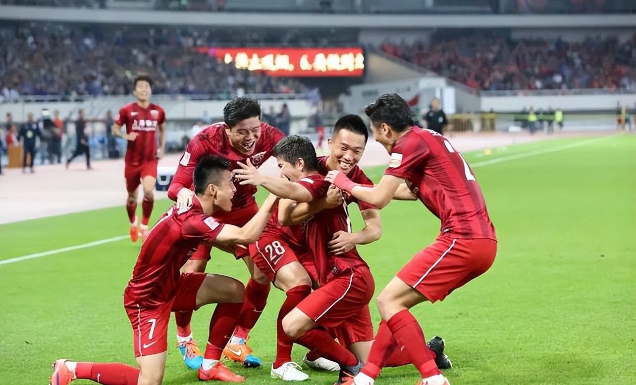 激战紧拥,球员们奋勇拼搏迎来比赛胜利的简单介绍 激战紧拥,球员们奋勇拼搏迎来比赛胜利的简单介绍