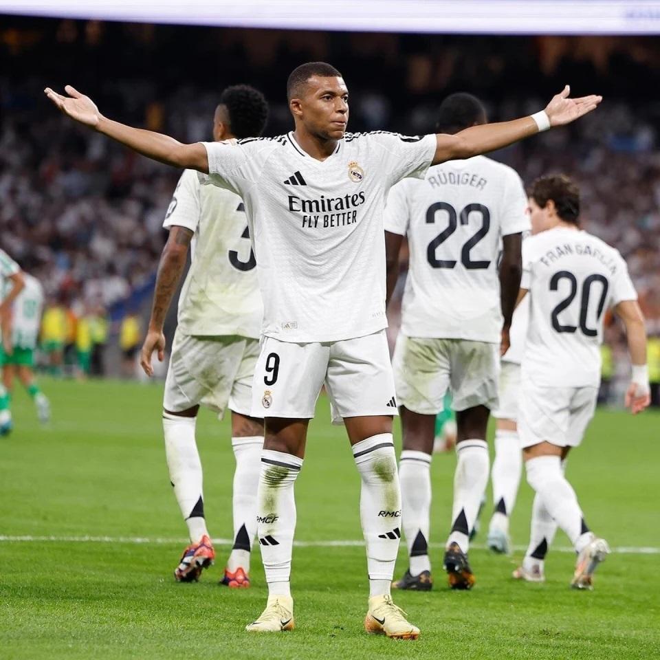 皇马对阵瓦伦西亚的争斗:双方对决 皇马对阵瓦伦西亚的争斗:双方对决