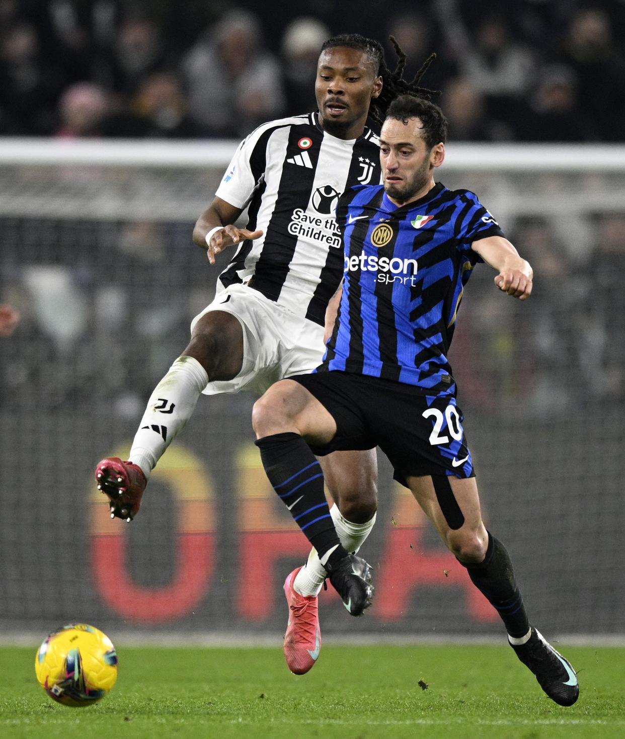 包含尤文图斯客场-力克米兰，克里斯蒂亚诺进球的词条