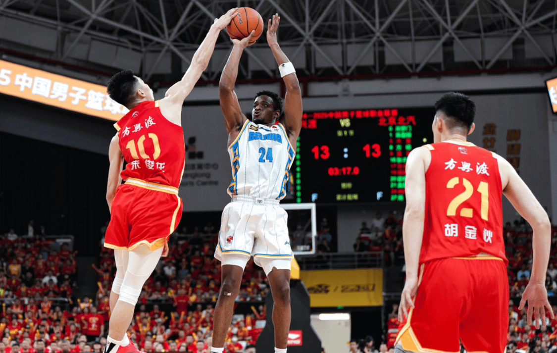 广厦队在场上表现出色,成功抵挡对手的简单介绍 广厦队在场上表现出色,成功抵挡对手的简单介绍