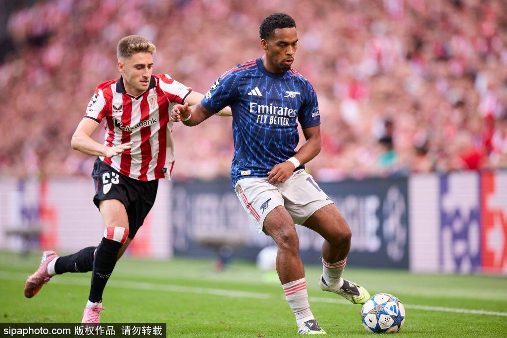 阿森纳闪电进球，战胜切尔西，登顶积分榜