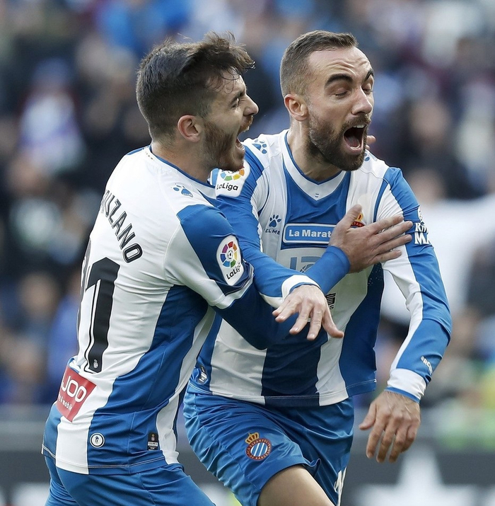 包含马洛卡客场战平对手，积分榜稍有起伏的词条