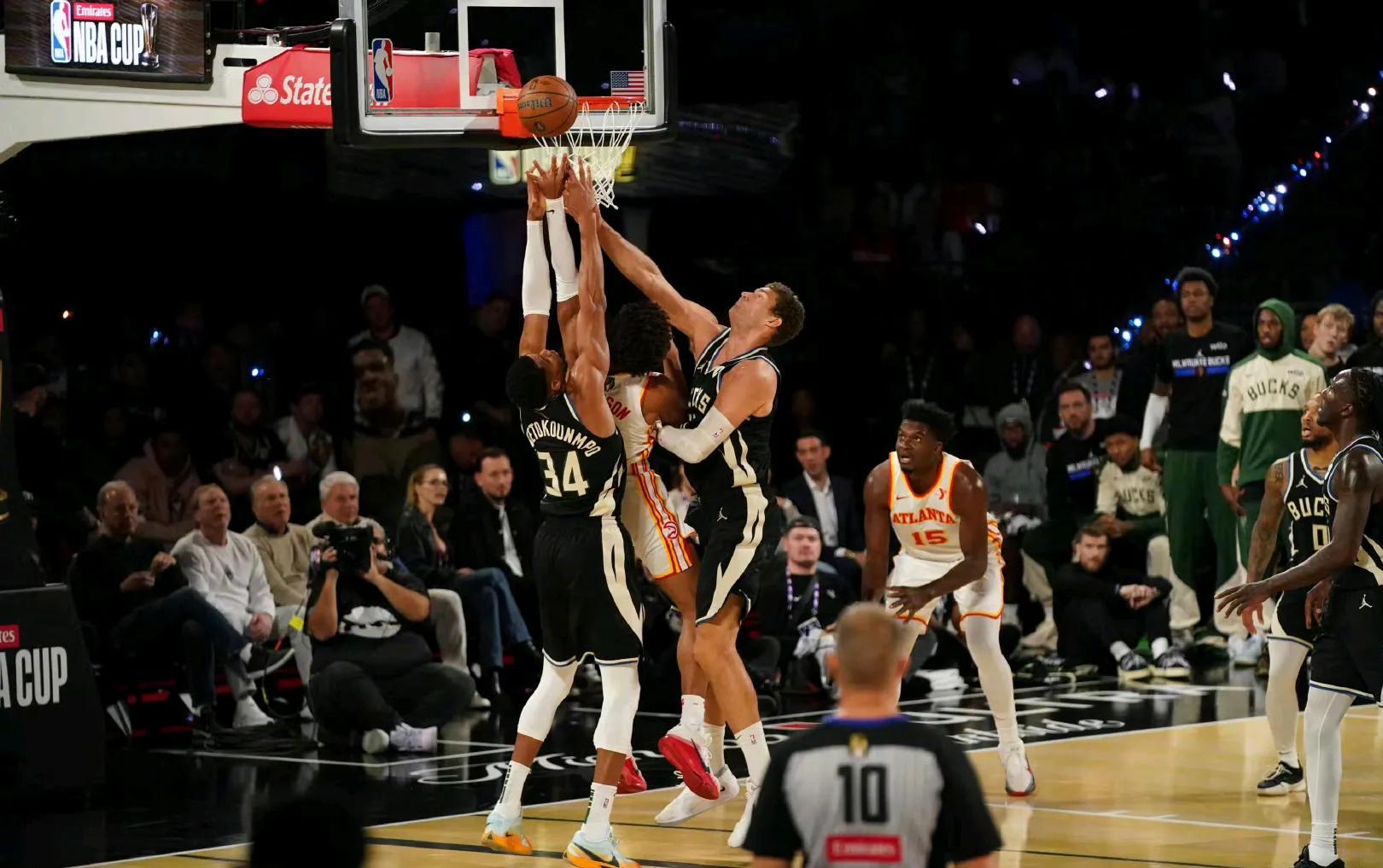 火箭主场力克雄鹿，继续领跑西部