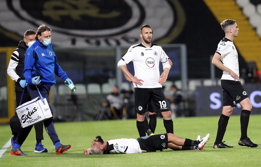 关于都灵客场大败,保级形势雪上加霜的信息 关于都灵客场大败,保级形势雪上加霜的信息