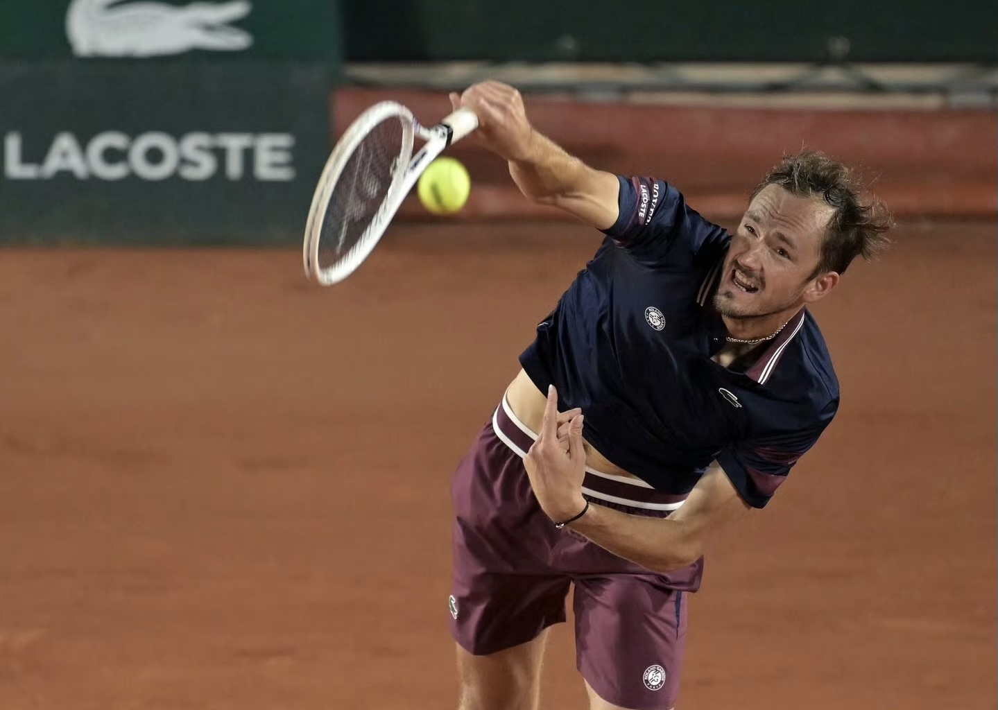 奥厄球员展现团队合作精神,共同击败对手 奥厄球员展现团队合作精神,共同击败对手