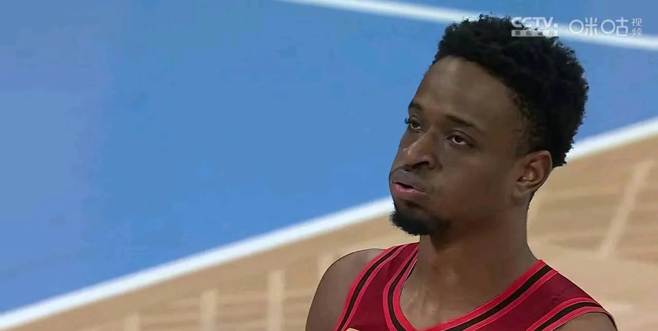 艰难比赛后,球员情绪波动大 艰难比赛后,球员情绪波动大